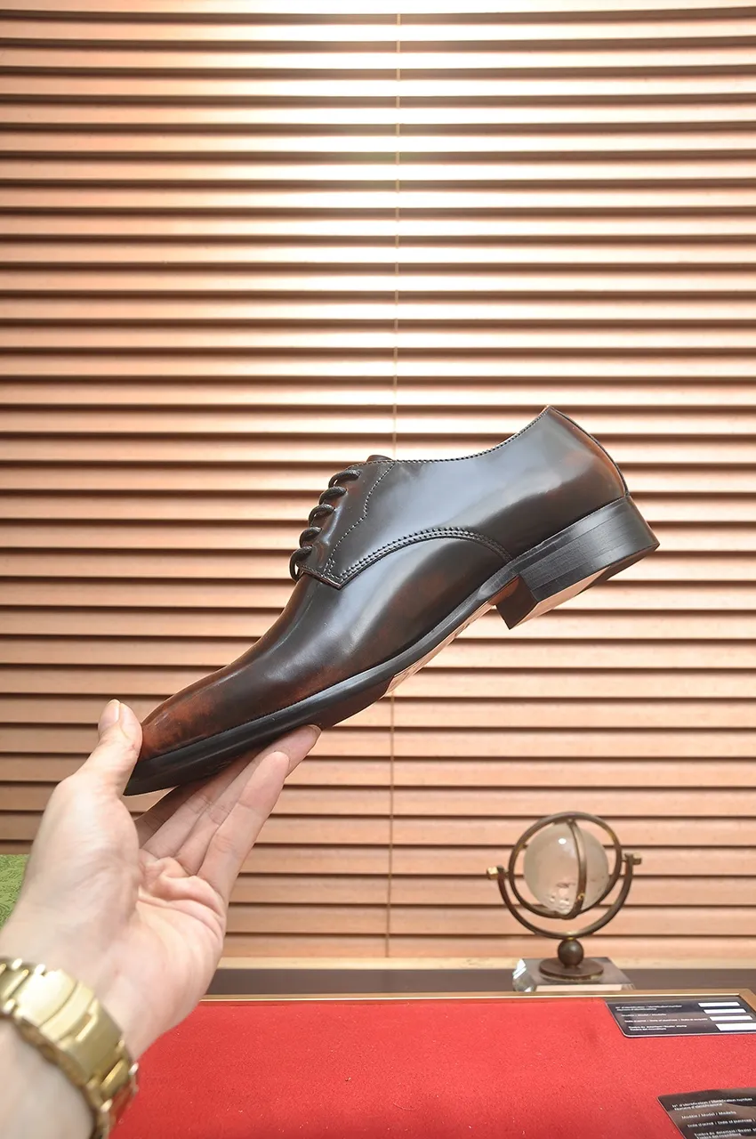Men's shoes💰500💶Italy's top luxury men's shoe giant (GUCCI) (Gucci) (full cowhide lining) new arrival🍃Original European style🔰 Pleasant to the eye😍In order to make the shoes more durable and non-deformable🌀The production continues to follow traditional methods but there is still no lack of innovation💪Choose original sheepskin for the leather♻️ Smooth and natural And extra bright ⭐Made of imported cowhide, the first choice of rich people 38-45 (45 customized)